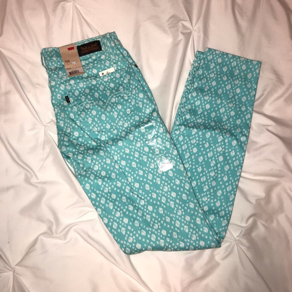 NWT Levi’s 524 Skinny Jean